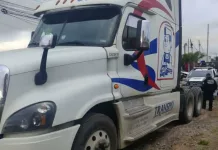 Recuperan tracto camión robado en San Juan del Río