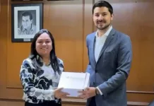 Héctor Magaña hace entrega de Primer Informe de Gobierno en sesión de Cabildo