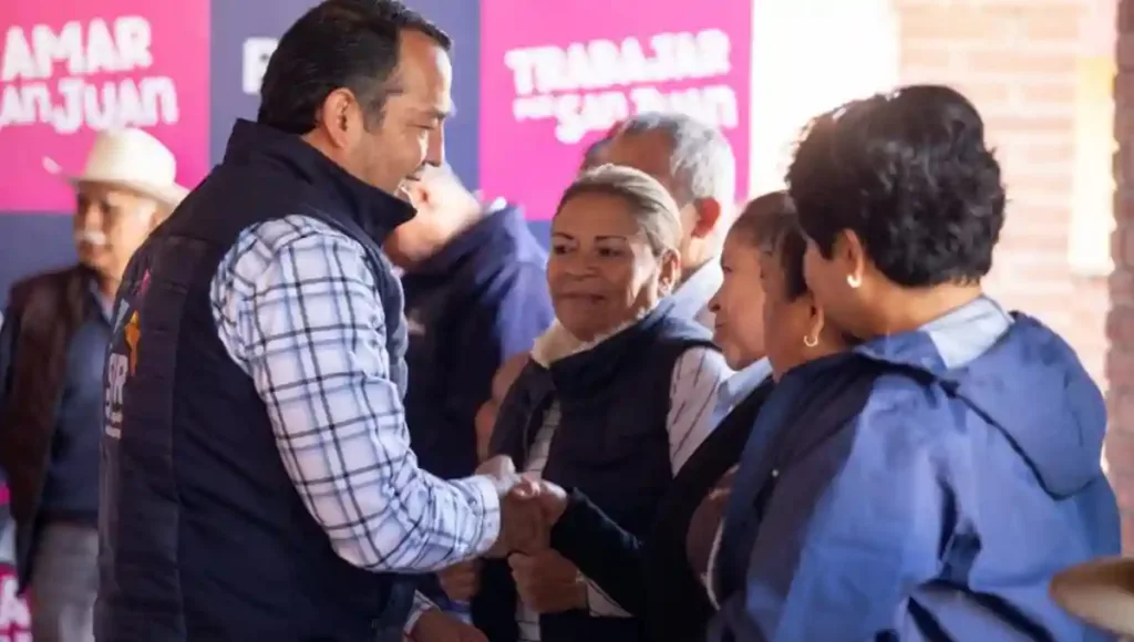 En una reunión con comisariados de ejidos, el presidente municipal de San Juan del Río, Roberto Cabrera Valencia, informó que, además, 4 mil personas han sido atendidas en las jornadas de desarrollo social.