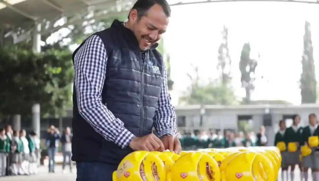 Mencionó que las acciones de la organización fortalecen a la sociedad y generan entornos apropiados para la atención integral de las personas que reciben.
