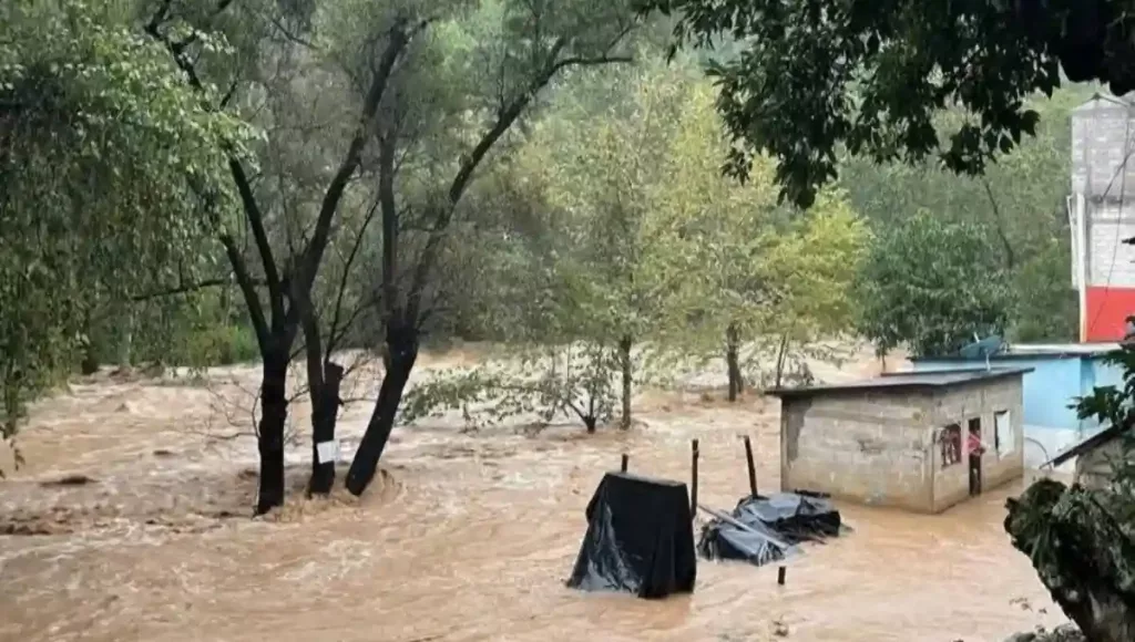 Coordina Gobernador reunión de atención a contingencia por lluvias en la Sierra Gorda