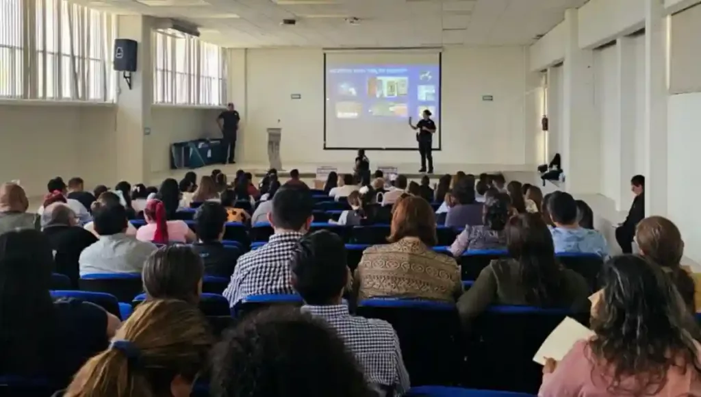 Se dio inicio a la capacitación de ocho jornadas dirigidas a 97 docentes de cinco escuelas secundarias del municipio de San Juan del Río.