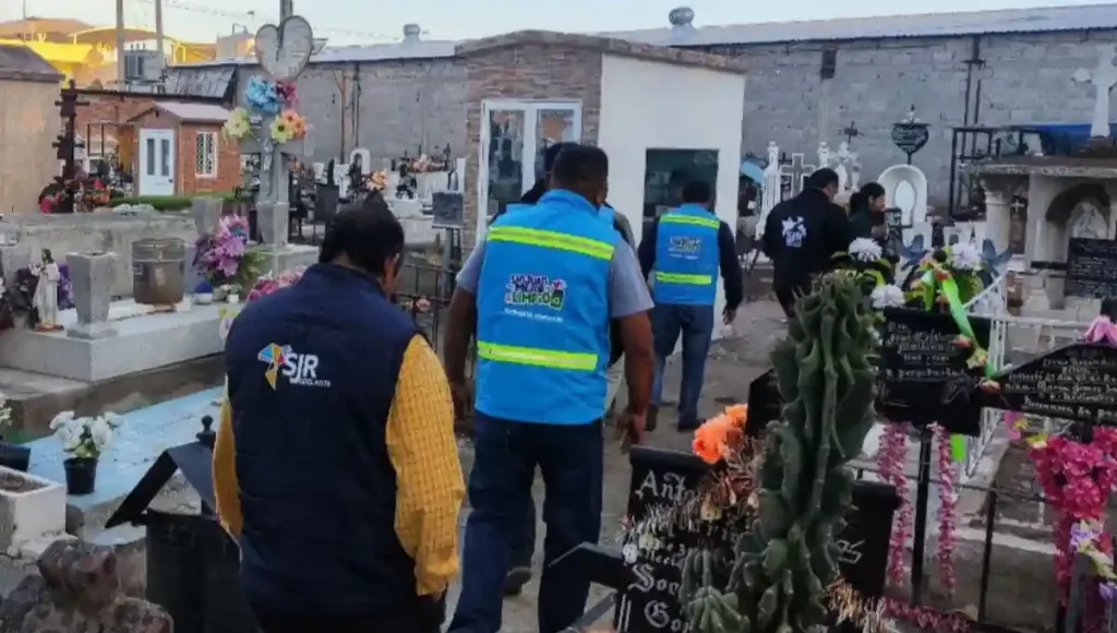 El presidente municipal Roberto Cabrera Valencia, realizo la supervisión de labores de deshierbe, pintura, albañilería, poda de áreas, rehabilitación de alumbrado público, papeleo y barrido fino en los cementerios.
