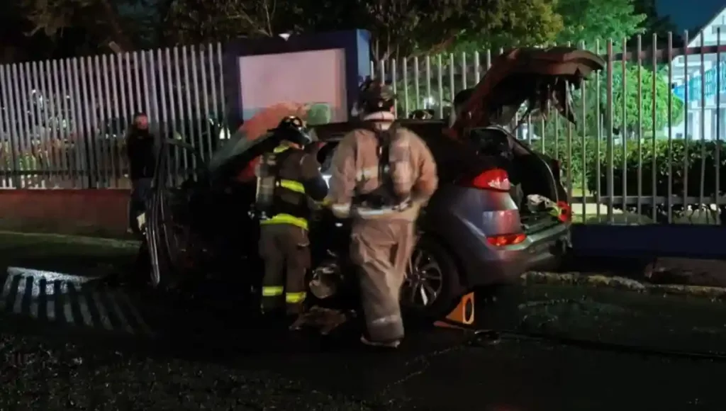 El hecho se registró a un costado de la UAQ en San Juan del Río, bomberos sofocaron el fuego sin que hubiera lesionados