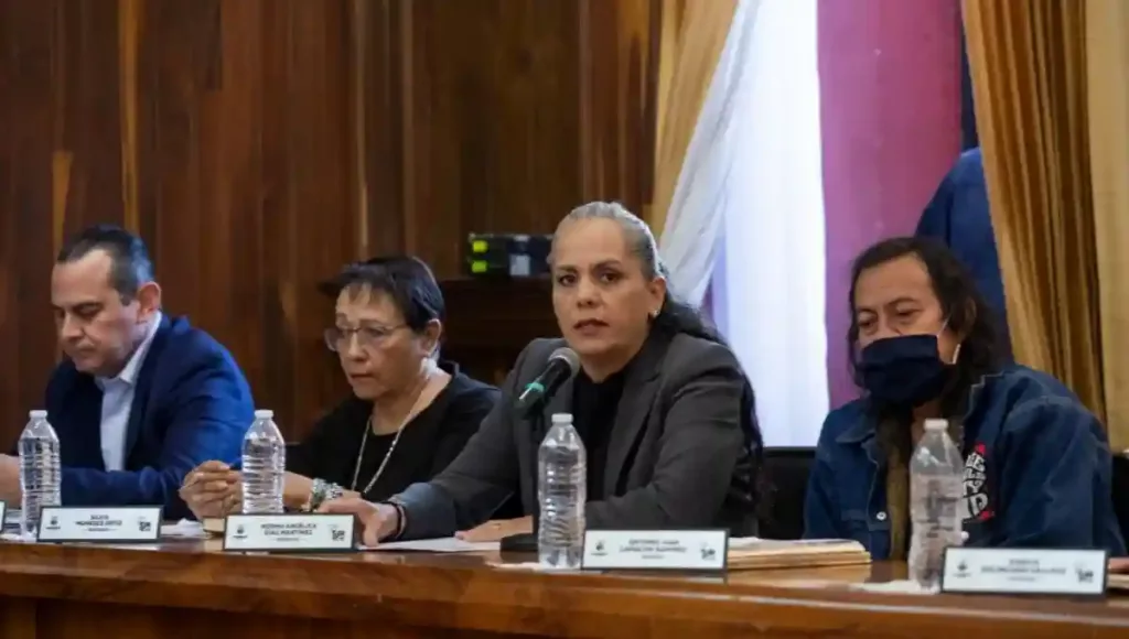 El dictamen será enviado a la 61 Legislatura para que, en términos de la Ley para el Manejo de los Recursos Públicos del Estado de Querétaro, se le dé el trámite correspondiente.