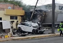 Tractocamión se queda sin frenos, impacta al menos 11 vehículos en San Juan del Río
