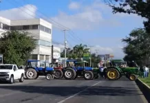 Realizan Paro Nacional Productores de Maíz a la afueras del SAT