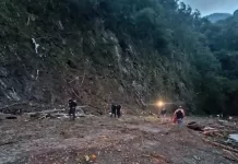 Explota pipa de gas en la carretera 120 a la altura de Pinal de Amoles