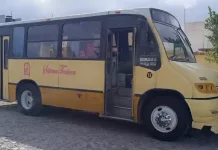 Taxivan sufre robo en Haciendas San Juan