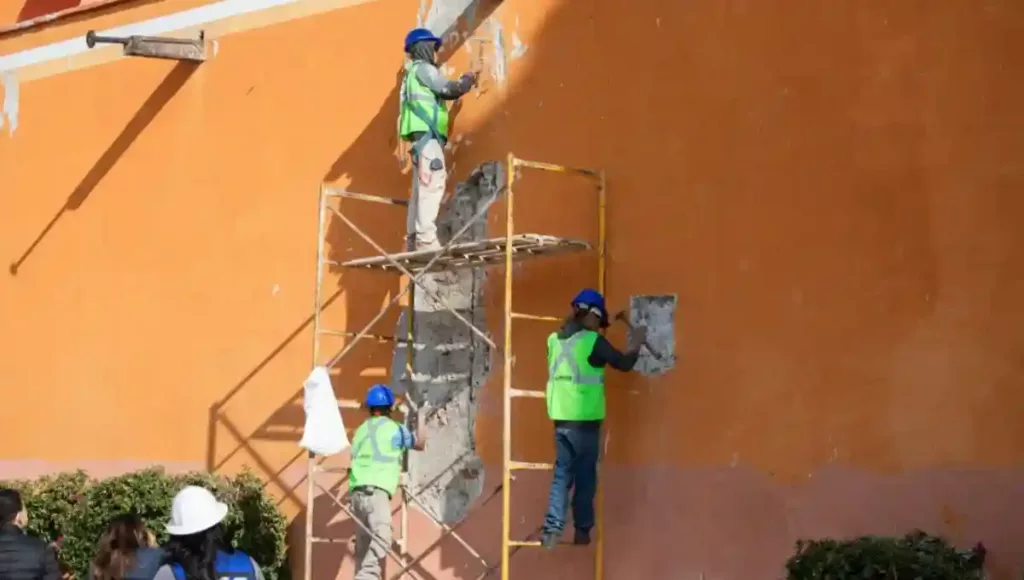 El alcalde Roberto Cabrera Valencia, hizo un recorrido para conocer los trabajos de rehabilitación de la Parroquia.
