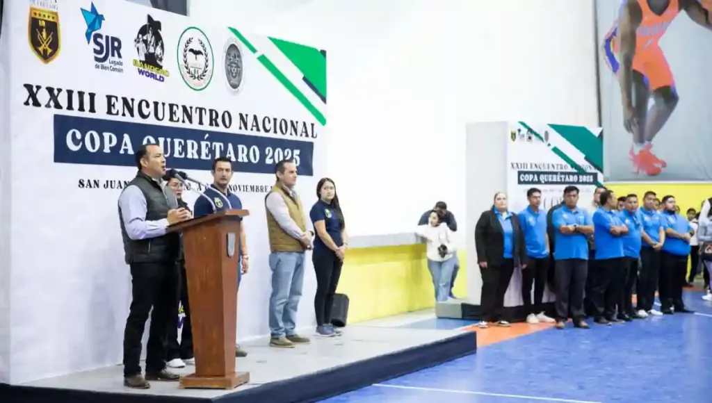 El presidente municipal de San Juan del Río, Roberto Cabrera Valencia, declaró abierto el certamen en el CECUCO, donde participan 104 agrupaciones de 13 estados del país.