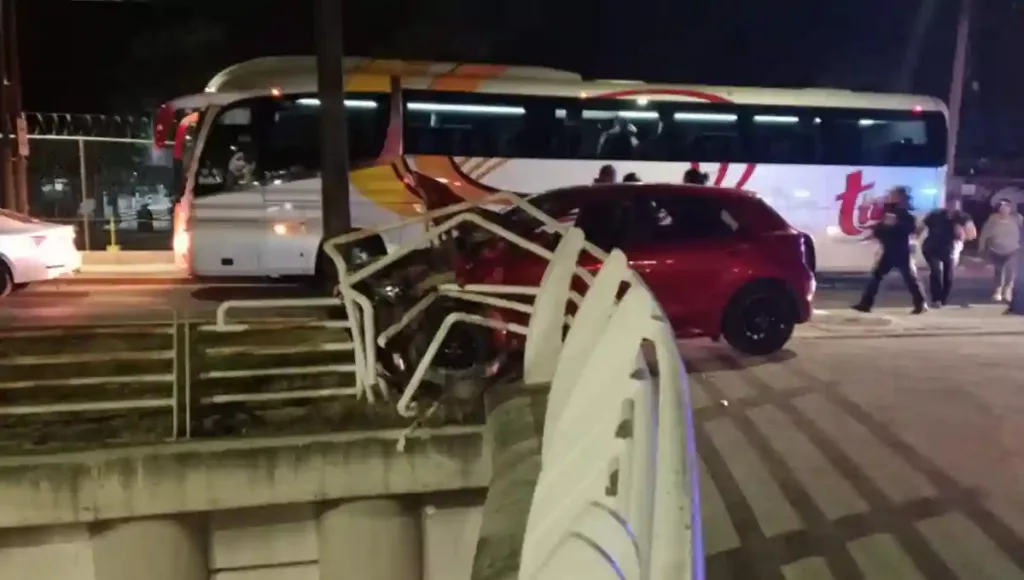 El hecho se registro en Paseo Central sobre el puente a desnivel del IMSS.