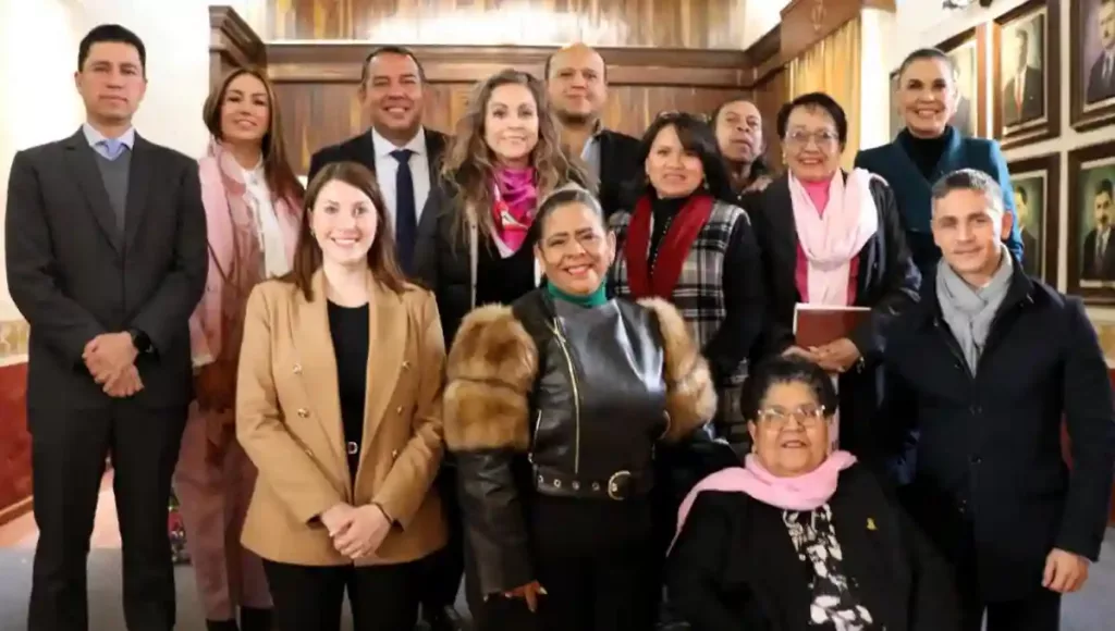 La Regidora Ana Paula Higuera Alanís, da continuidad al exhorto en materia de educación, para respaldar a los jóvenes que buscan acreditar sus estudios mediante instituciones privadas en el municipio.