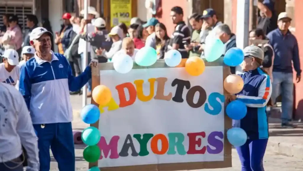 La columna del Desfile estuvo conformada por más de 60 contingentes, integrados por cerca de 4 mil personas, y se desarrolló con saldo blanco.
