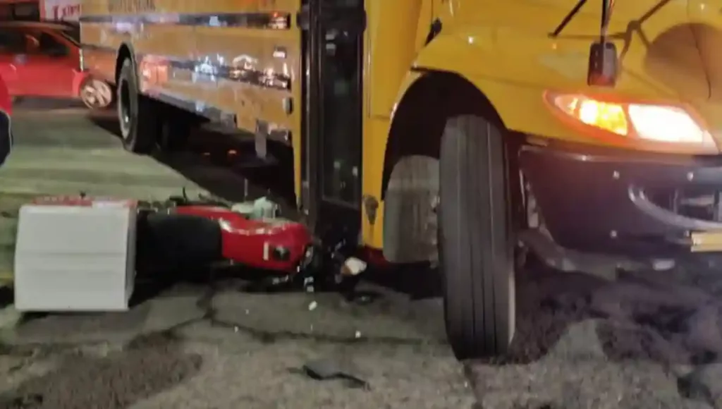 El hecho se registró en la esquina de Río Moctezuma y Río Lerma, afortunadamente el motociclista salió sin lesiones.