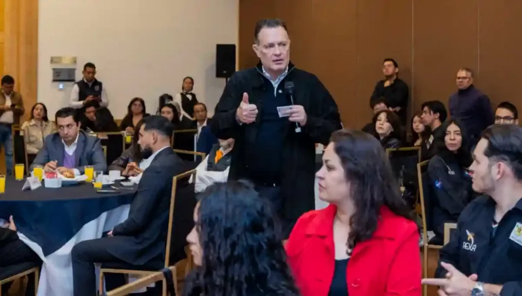 El Gobernador se reunió con las y los 35 jóvenes que participaron en el IASP con el impulso del programa estatal “Contigo, Querétaro Digital te Lleva al Espacio”.