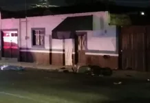 Derrapa motociclista y muere en calle céntrica de SJR