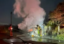 Bomberos sofocan incendio de vehículo en SJR