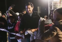 Entrega Héctor Magaña obra de alumbrado público en Santa María del Camino