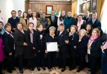 Ayuntamiento de San Juan del Río entrega reconocimiento público a Grupo Reto