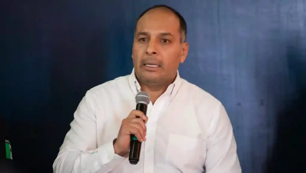 El regidor, Oscar Sandoval García, recordó que, el año pasado, se registraron cerca de 4 mil 500 vehículos y 20 mil personas en la caravana; de estos, 39 unidades y entre 120 y 140 personas se dirigieron a San Juan del Río.