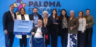 Gina Sánchez y Roberto Cabrera entregan la “Paloma de la Esperanza 2025”