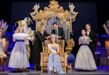 Encabeza Gobernador coronación de Fátima como Reina de las Fiestas de Navidad 2025