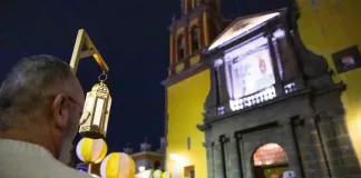 San Juan del Río se iluminó con la tradicional “77ª Procesión de los Farolitos 2025”