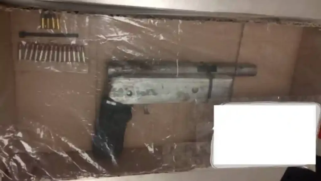 se llevó a cabo la detención del masculino por los delitos de portación de armas prohibidas