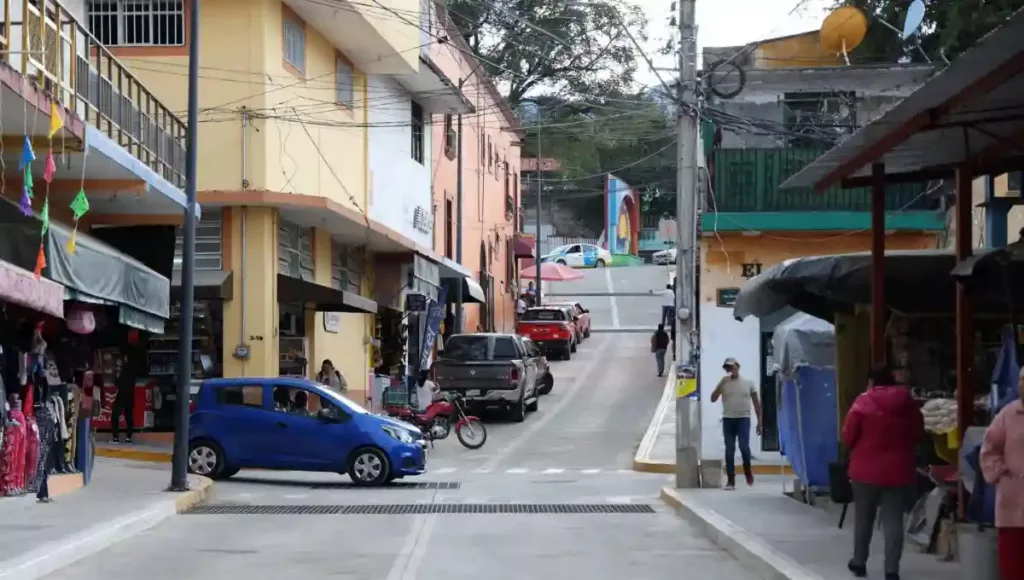 La intervención tuvo como objetivo fortalecer la infraestructura, mejorar las condiciones urbanas y brindar mayor seguridad a las familias.