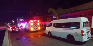 Unidad de transporte de personal atropella a un masculino