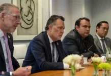 Gobernador impulsa inversión de 215 mdp de Plásticos Durex en gira por España