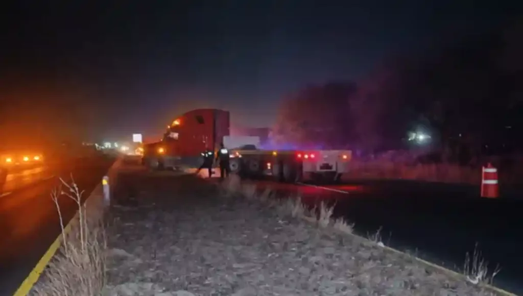Tráiler atropellada a un masculino sobre la carretera 120, lamentablemente perdió la vida en el lugar.