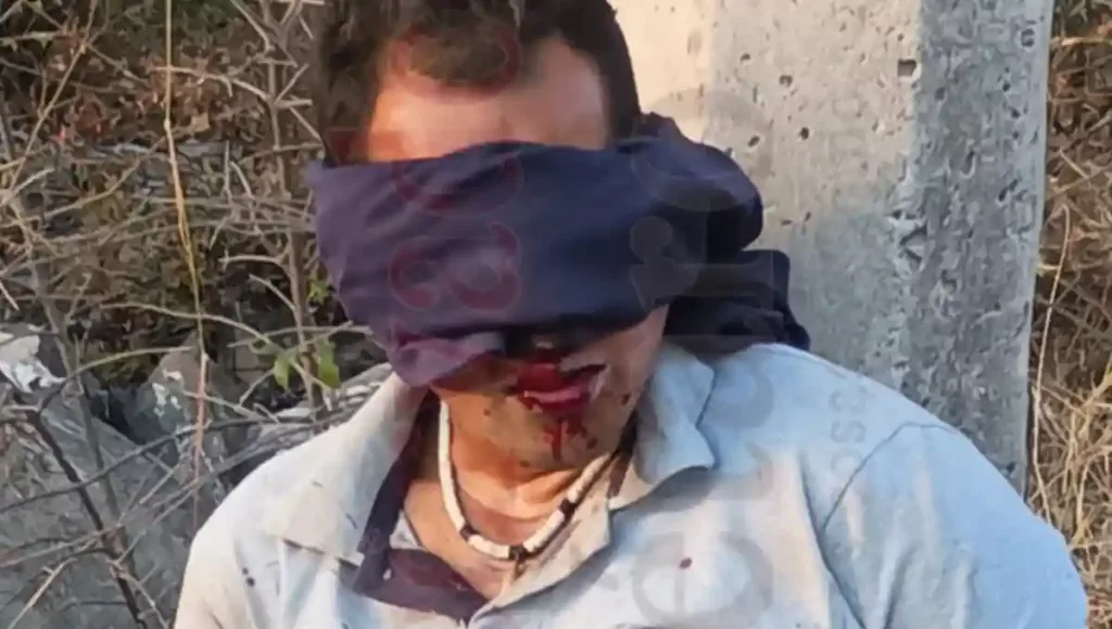 El supuesto ratero, fue detenido y amarrado a un poste mientras llegaban elementos policiacos.