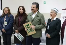 Zoé Robledo supervisa proyecto de la Unidad Medica Familiar No.6 en San Juan del Río