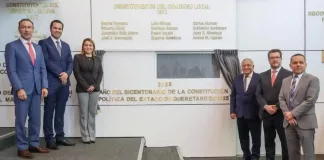 Develan letras doradas en homenaje a los 200 años de la Constitución Política del estado de Querétaro