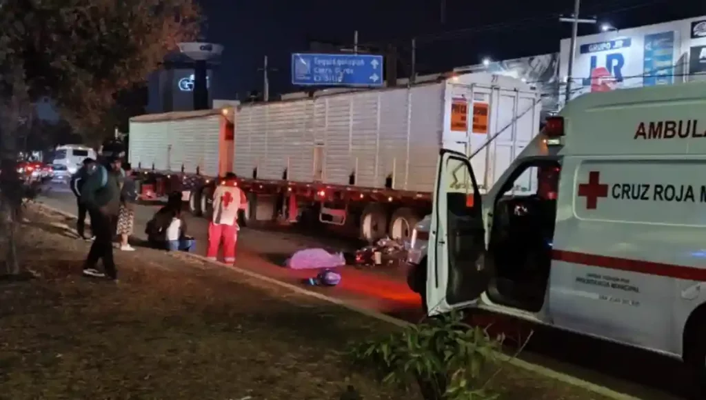 Exceso de velocidad cobra la vida de un motociclista.