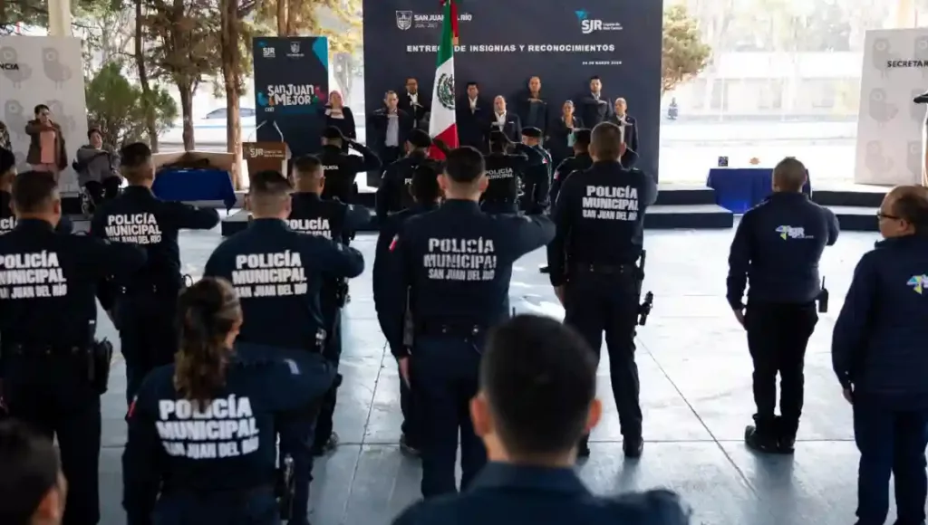 Las y los oficiales galardonados participaron en la detención de personas relacionadas con diversos delitos que atentan contra la seguridad y la integridad de la ciudadanía.