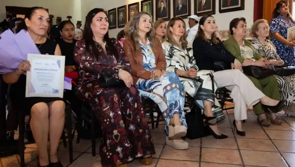 El presidente municipal de San Juan delo Río, Roberto Cabrera Valencia, destacó que las mujeres inspiran a las familias a construir una Mejor Sociedad con su valentía y fortaleza, que se ven reflejados en cada emprendimiento.