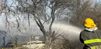 Atienden incendio en deshuesadero de Bordo Blanco, Tequisquiapan