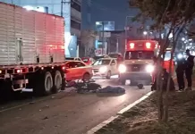 Tragedia en Paseo Central; muere motociclista tras impactarse contra tráiler