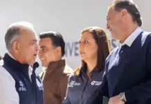 Encabeza Gobernador entrega de aulas en primarias de Jurica Pueblo