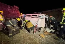Cuatro lesionados tras volcar en rampa de frenado en la 57; culpan a falla en navegación de Google Maps