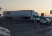 Bloqueo total en la 57 por percance de tractocamión en El Marqués