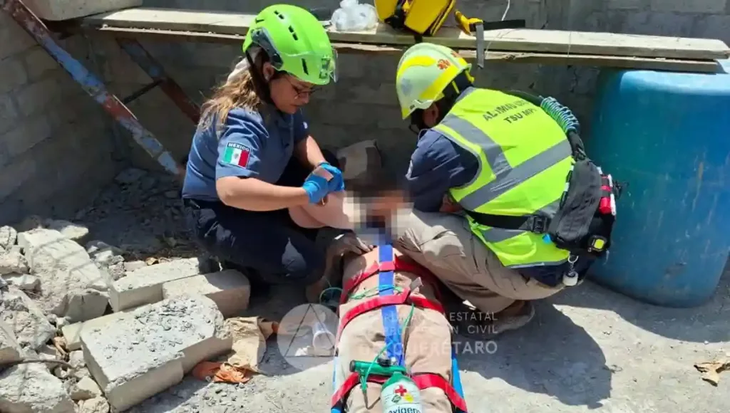 Un hombre resultó lesionado luego de caer desde el tercer nivel, sufriendo un impacto de aproximadamente 3 metros de altura.
