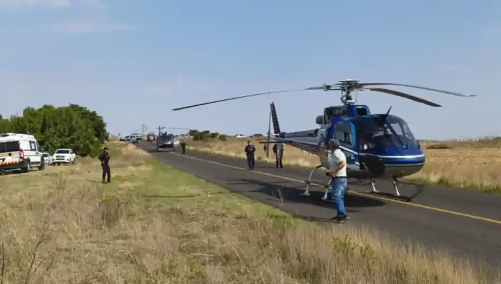 El hecho se tránsito se registró sobre la carretera 300, dónde se presentó el choque de un autobús de pasajeros contra un árbol.