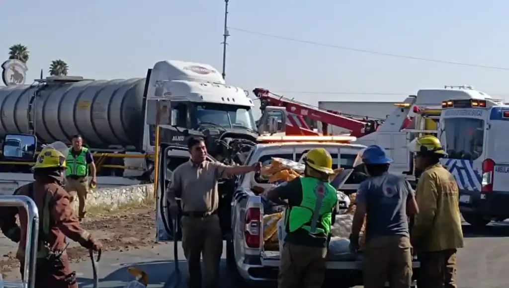 Fue en el puente El Chamizal sobre la carretera federal 57 a la altura de Pedro Escobedo.
