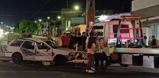 Ignora el alto y se impacta contra grúa en San Juan del Río