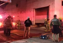 Incendio a interior de bodega alerta a servicios de emergencia