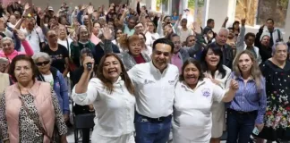 Visita Luis Nava grupo del adulto mayor en San Juan del Río